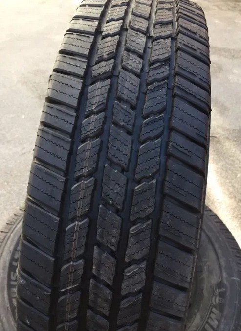 Michelin AGILIS LTX 245/75 R16C всесезонная шина